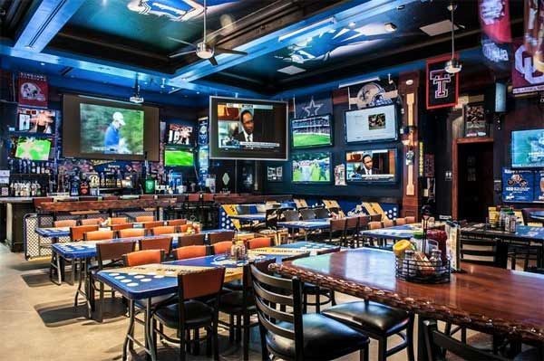 Blondie’s Sports Bar & Grill
