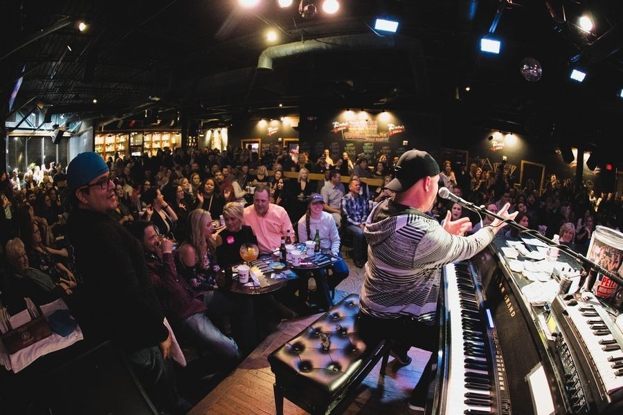 Pete’s Dueling Pianos (Town Square)