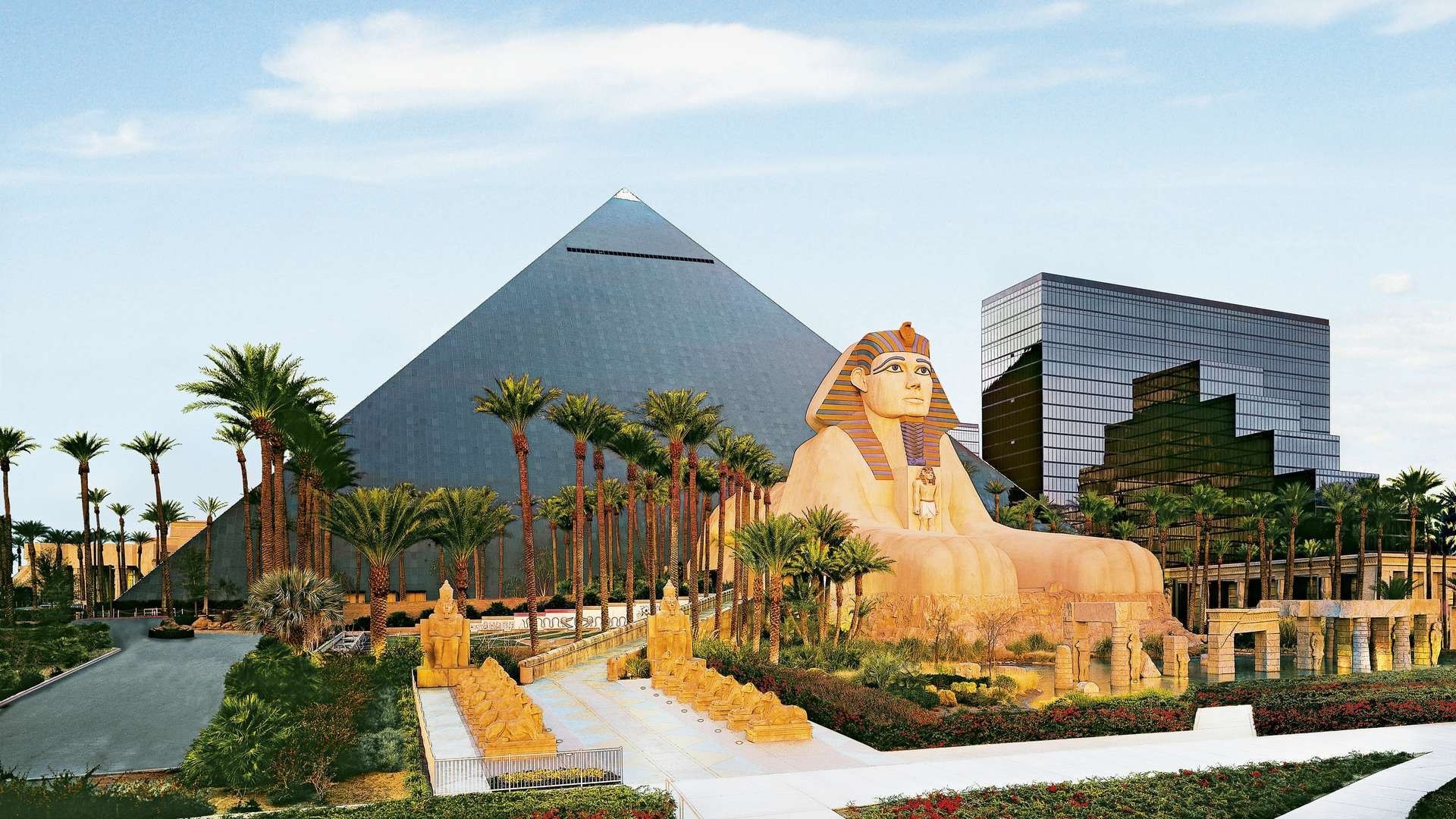 Have Some Quality Time at the Luxor Hotel