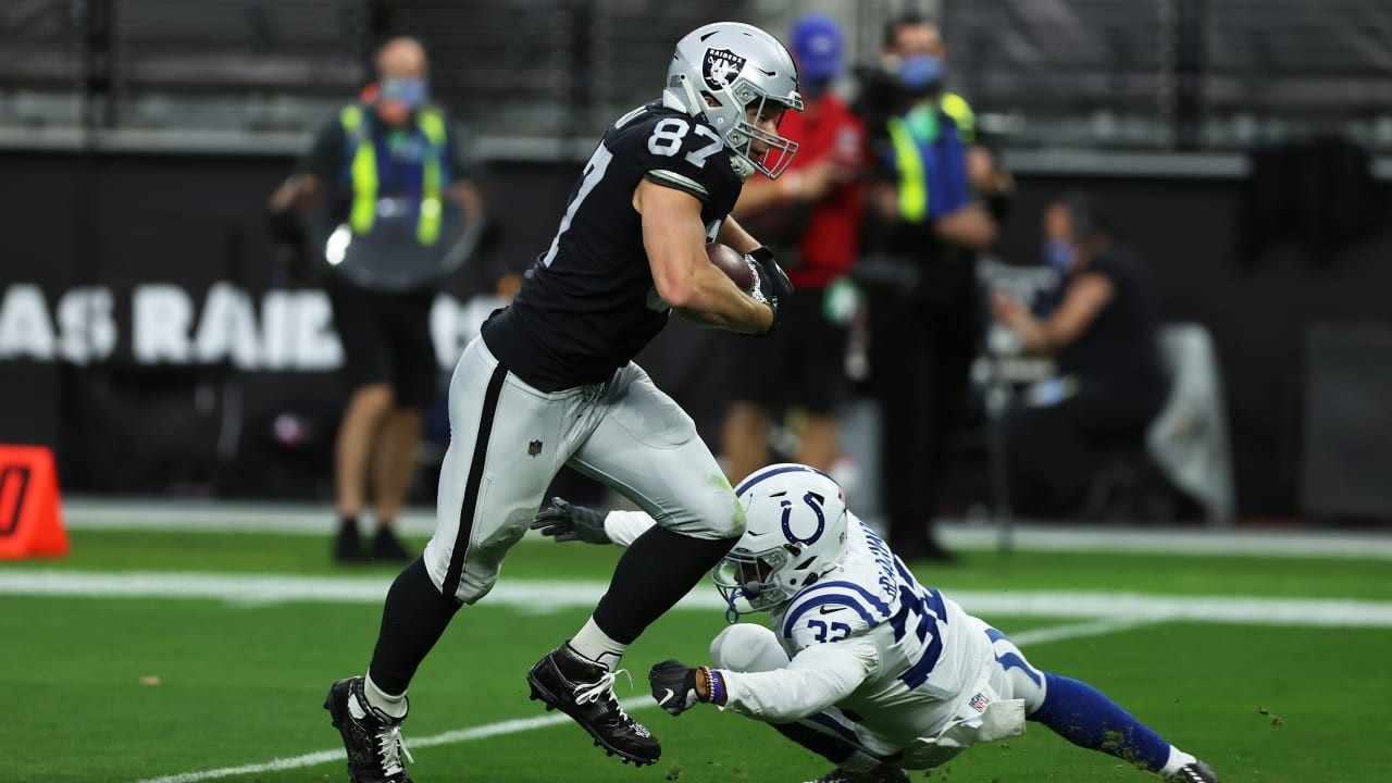 #5 Derek Carr to Foster Moreau for a 48 yard touchdown