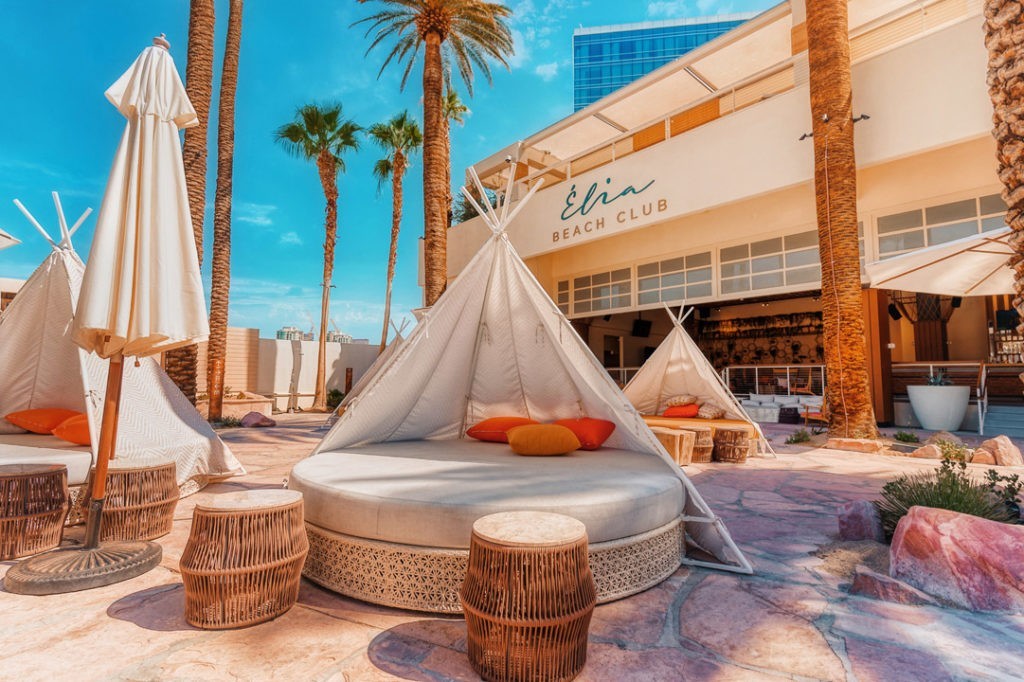 Chill out @ Elia Beach Club