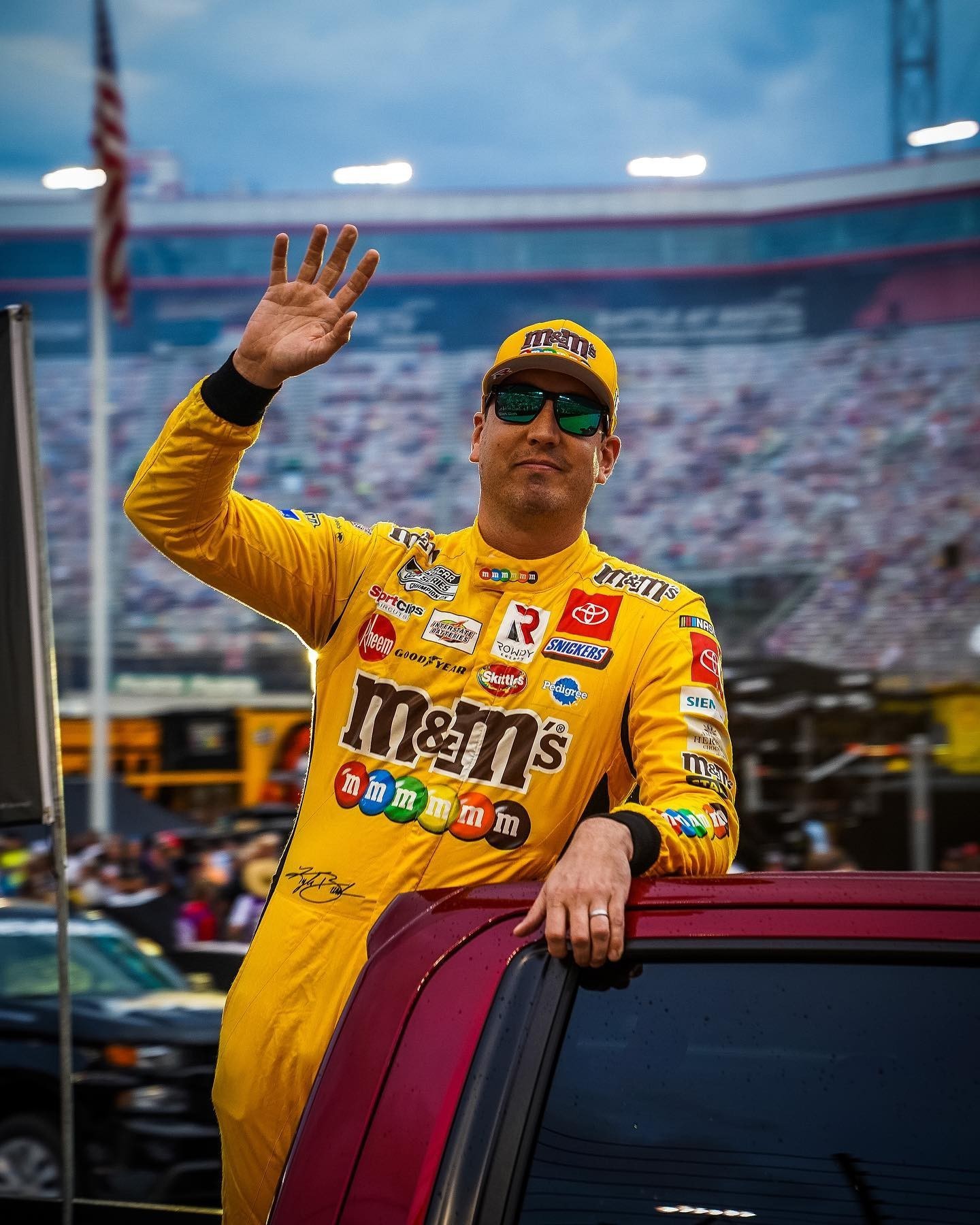 #4 Kyle Busch owns his haters during Bristol Motor Speedway introductions