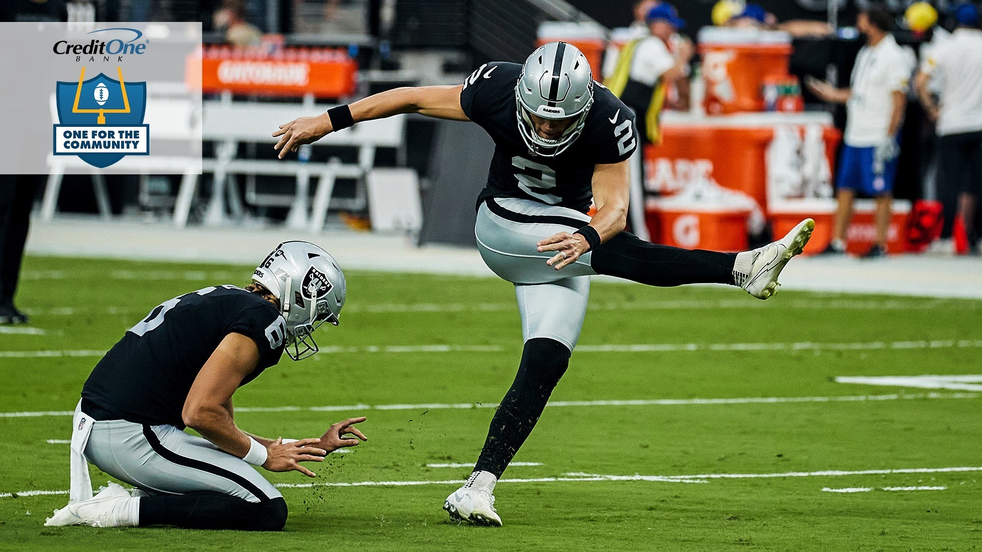 #5 Daniel Carlson chips one in to put the Las Vegas Raiders on the board