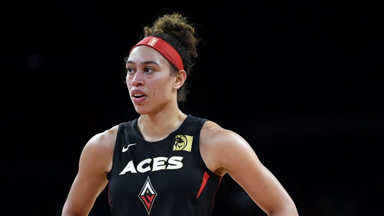 #4 Dearica Hamby takes part in black-owned business Fridays on Twitter