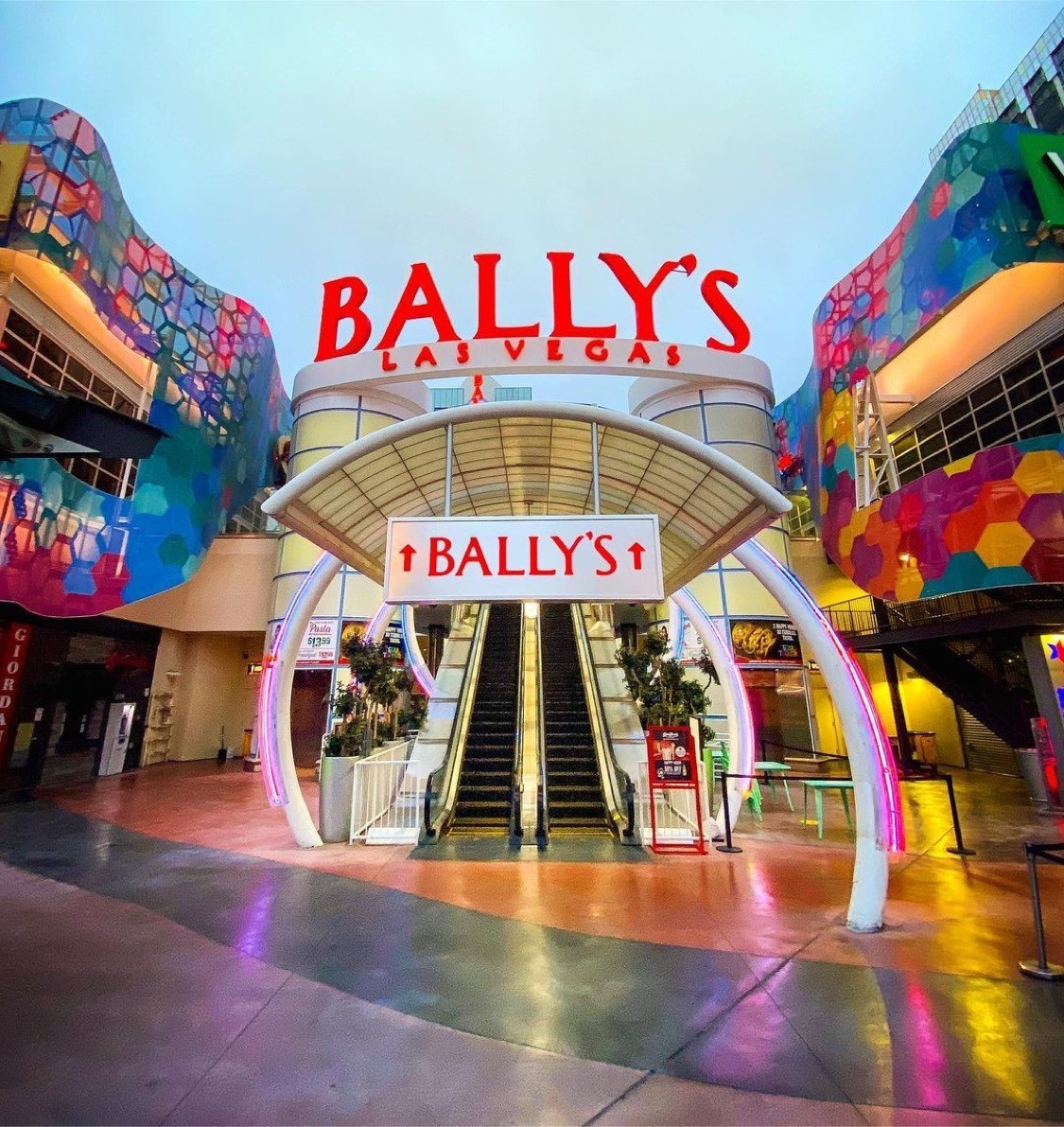#5 Sullys Casino Bar at Bally's Las Vegas