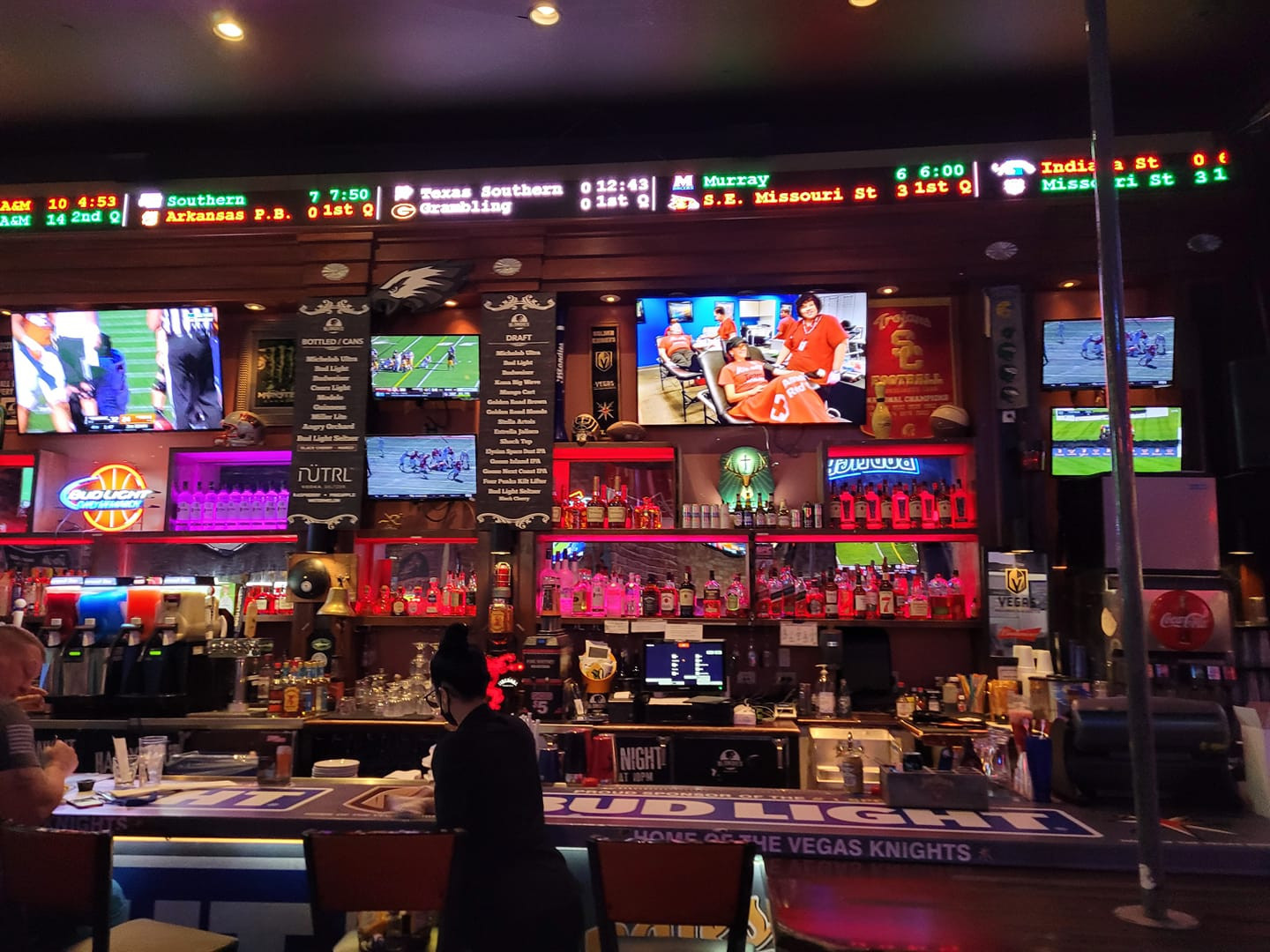 5 Las Vegas Sports Bars You Simply MUST Try