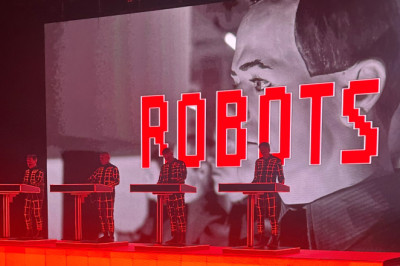 Las Vegas Mixtape v33: Man Machines, Bi-Ethnic Cuisine, and Blissful Oblivion